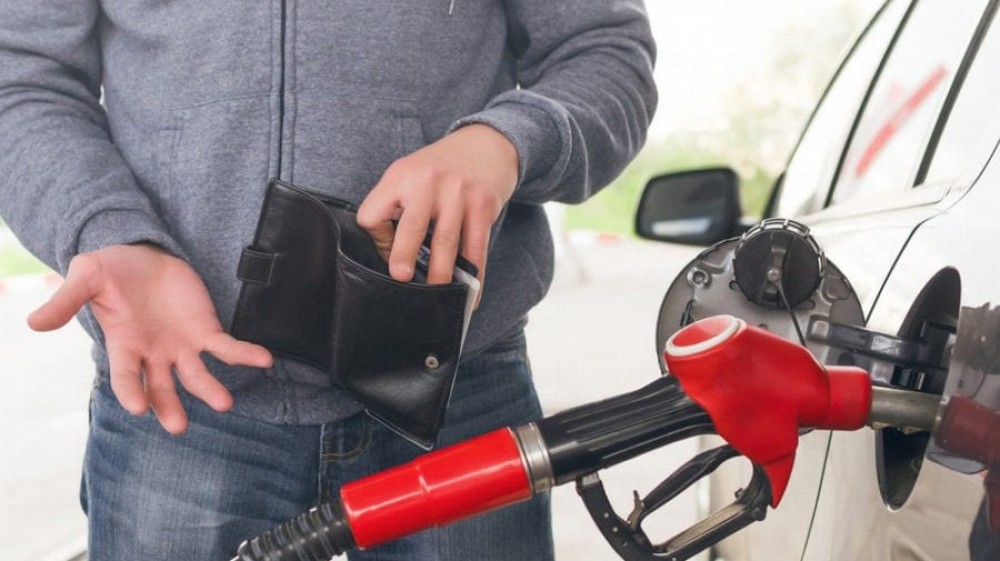 ULTIMA ORĂ // Benzina și motorina se SCUMPESC din nou